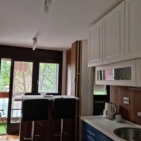 Kingston Apartment *