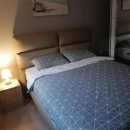 Kingston Apartment *