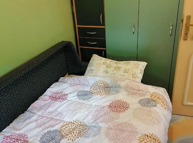 Kingston Apartment *