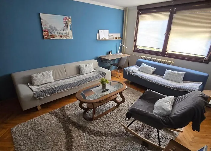 Kingston Apartment *